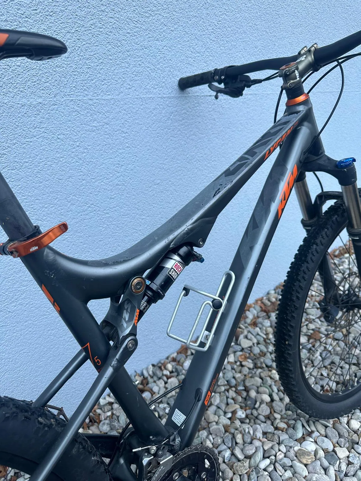 Nahaufnahme der auffälligen Oberfläche am Oberrohr eines KTM Lycan