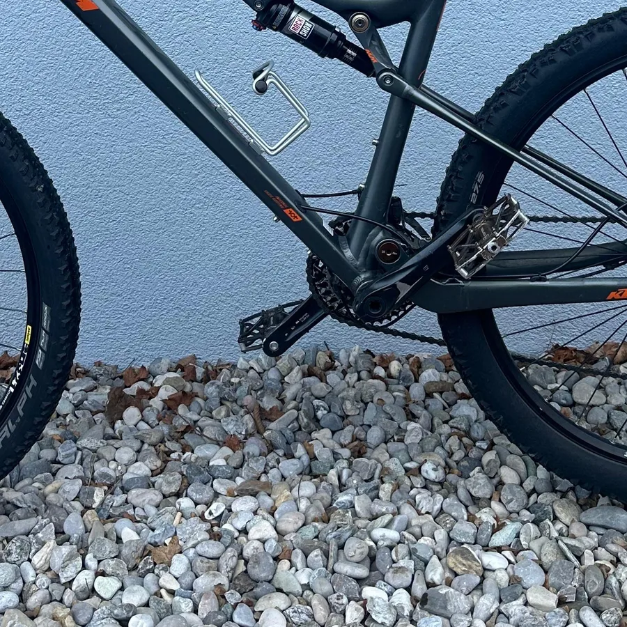 Kurbel, Mehrfach-Kettenblatt und Hinterbaudämpfer am KTM Lycan 274
